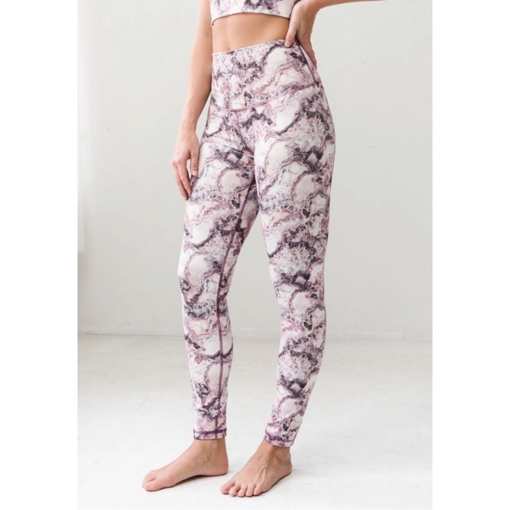 NWOT DYI signature legging tranquil